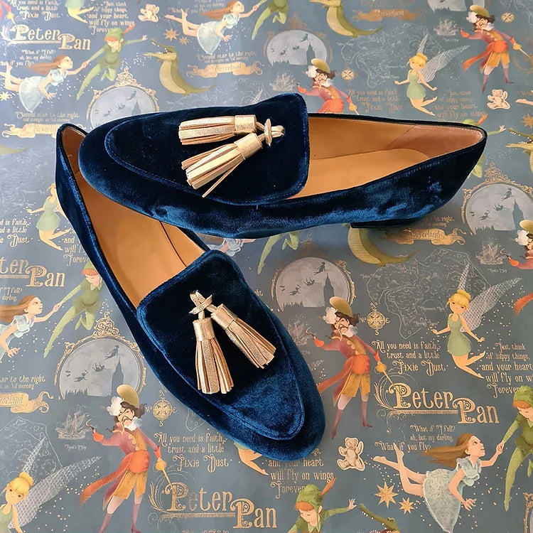 EVA STYLE | MIDNIGHT ELEGANCE LOAFERS WITH CHAMPAGNE TASSELS