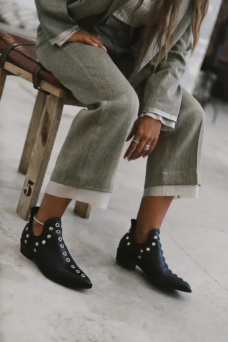 EVA STYLE | POINTED STUDDED ANKLE BOOT