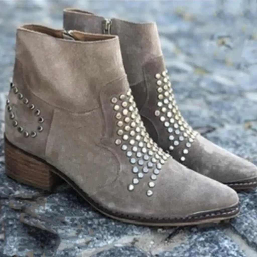 EVA STYLE | ANKLE BOOTS WITH STUDS