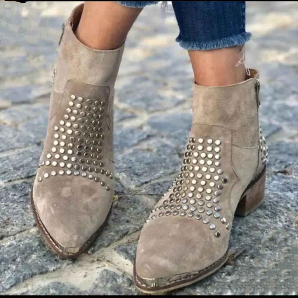 EVA STYLE | ANKLE BOOTS WITH STUDS