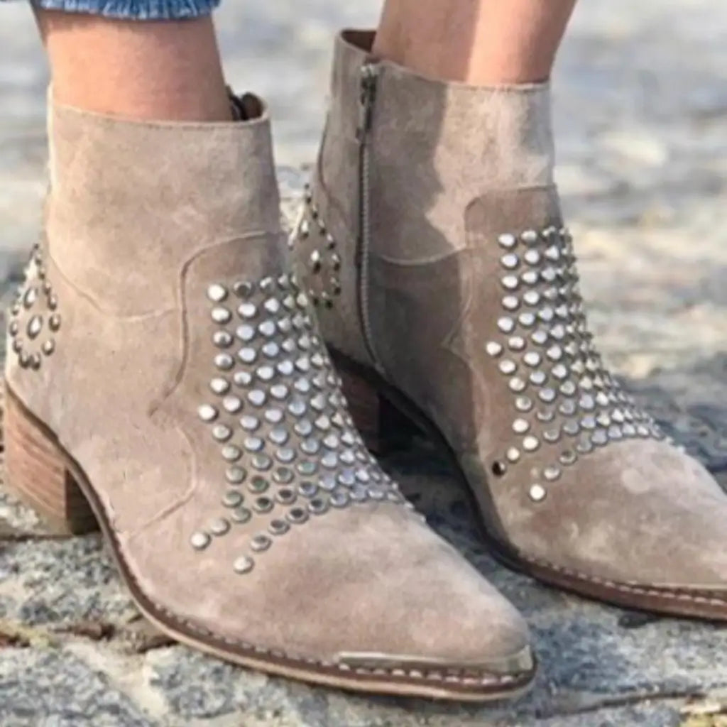 EVA STYLE | ANKLE BOOTS WITH STUDS