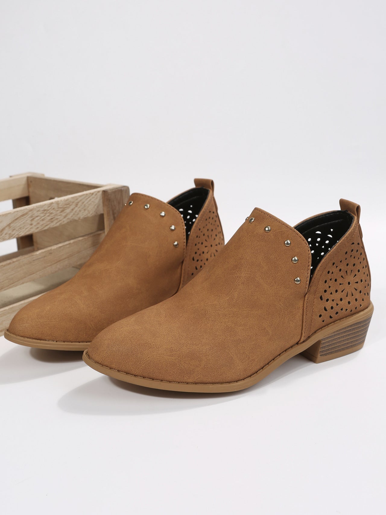 EVA STYLE | LOW CUT PERFORATED ANKLE BOOT