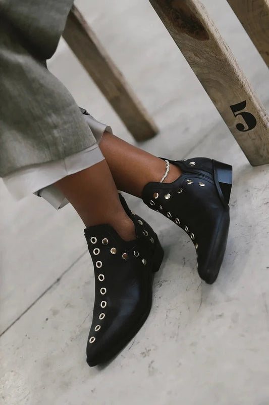 EVA STYLE  | POINTED STUDDED ANKLE BOOT