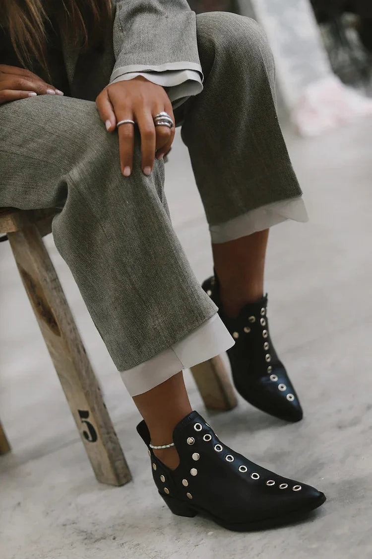 EVA STYLE  | POINTED STUDDED ANKLE BOOT
