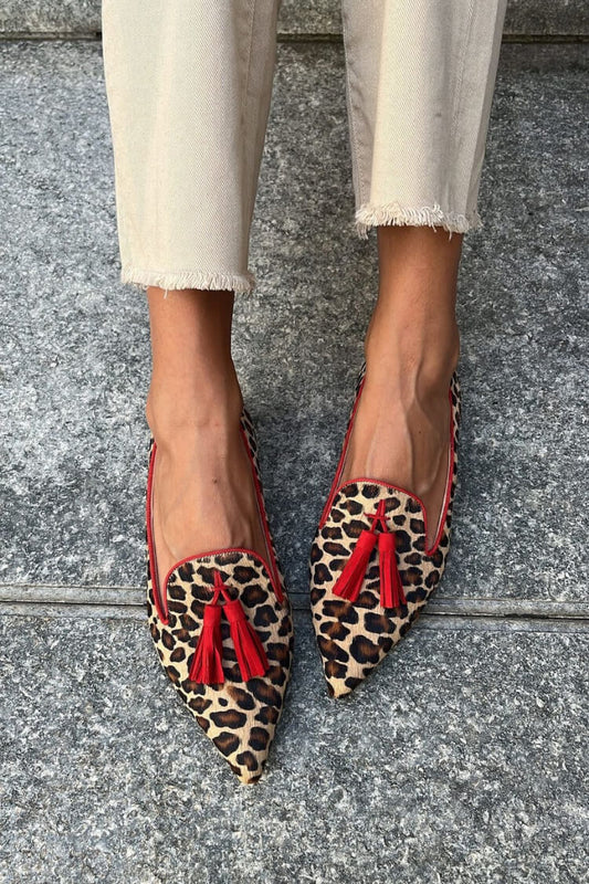 EVA STYLE  | POINTED LOAFER WITH RED TASSELS