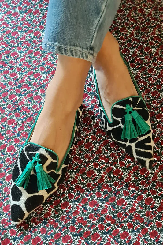 EVA STYLE  | POINTED LOAFER WITH GIRAFFE PRINT AND GREEN FRINGES