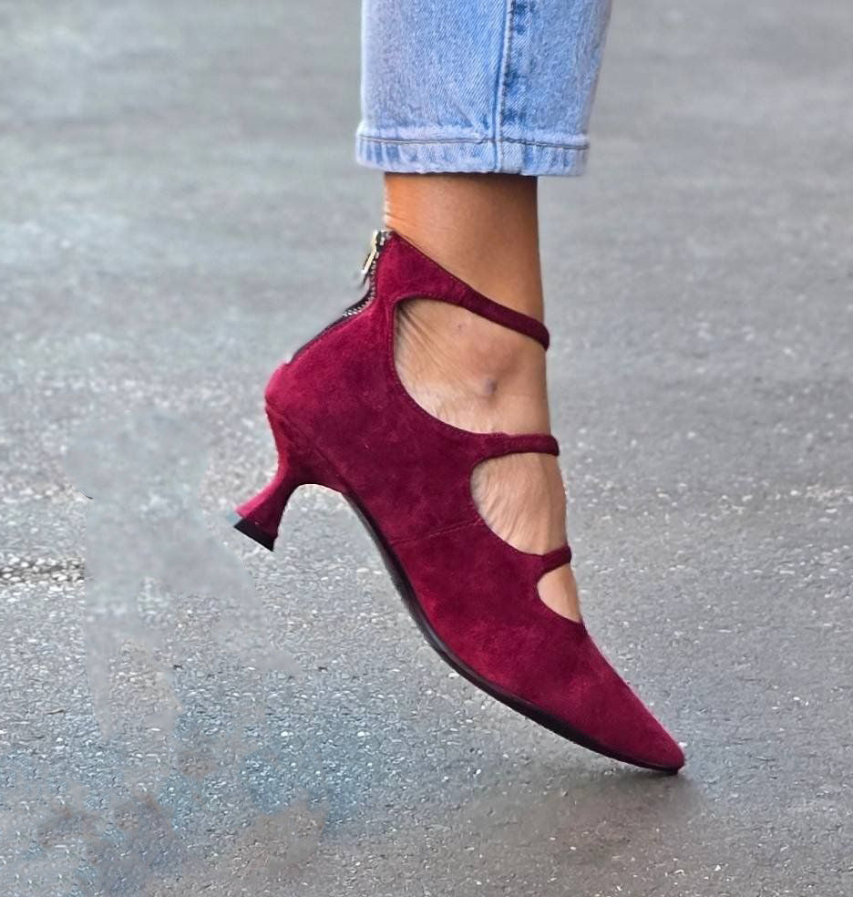 EVA STYLE  | DECOLLETE WITH STRAPS AND LOW HEEL